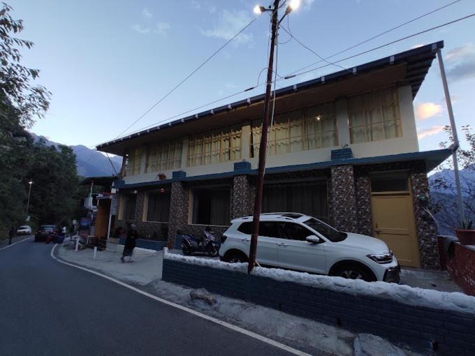 Starry Sky Hotel Joshimath Exterior photo